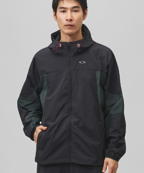 OAKLEY(オークリー)の「オークリー OAKLEY ICON S O-LIGHT DRY JACKET 1.0(ナイロンジャケット・メンズ・ブラック/オフホワイト/バーガンディー・LL/3L/M/L)」の2枚目の写真