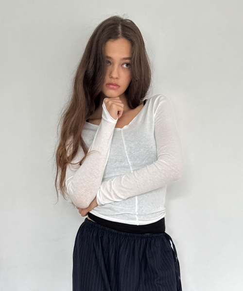 LAZYZ(レイジジ)の「VネックシアーロングスリーブTシャツ(3カラー)(Tシャツ/カットソー・レディース・ホワイト/ブラック/チャコール・F)」の6枚目の写真