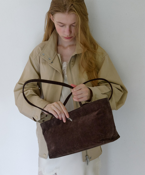 MUCU AND EBONY（ムクアンドエボニー）の「Near Dear Suede Bag _ Brown（ショルダーバッグ・レディース・その他・FREE）」の2枚目の写真