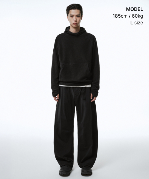 MUSINSA STANDARD（ムシンサスタンダード）の「[シティレジャー] グリッドポーラフリースフード付き長袖Tシャツ [ブラック]（その他アウター・メンズ・その他・SMALL/MEDIUM/LARGE/X-LARGE/2XL）」の2枚目の写真