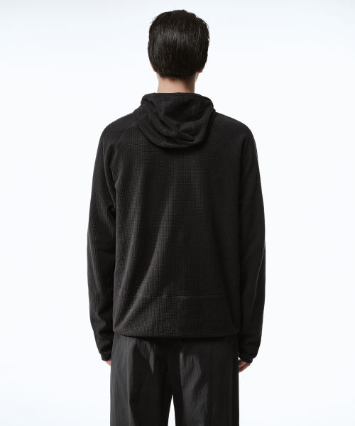 MUSINSA STANDARD（ムシンサスタンダード）の「[シティレジャー] グリッドポーラフリースフード付き長袖Tシャツ [ブラック]（その他アウター・メンズ・その他・SMALL/MEDIUM/LARGE/X-LARGE/2XL）」の3枚目の写真
