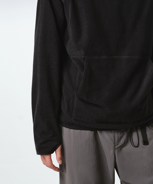 MUSINSA STANDARD（ムシンサスタンダード）の「[シティレジャー] グリッドポーラフリースフード付き長袖Tシャツ [ブラック]（その他アウター・メンズ・その他・SMALL/MEDIUM/LARGE/X-LARGE/2XL）」の6枚目の写真