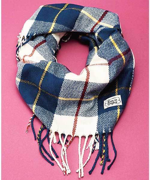 Live in comfort(リブインコンフォート)の「【大人気の10色展開スヌード☆】リブ イン コンフォート くるりと巻くだけ簡単チェックスヌード(ネックウォーマー/スヌード・レディース・ライトブルー/ダークグリーン/レッド/ホワイト×ブルー/ホワイト×ブラック/ブルー系その他/イエロー系その他/オレンジ系その他/グレー×ピンク/グリーン×オレンジ・ONE SIZE)」の2枚目の写真