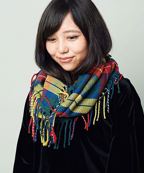 Live in comfort(リブインコンフォート)の「【大人気の10色展開スヌード☆】リブ イン コンフォート くるりと巻くだけ簡単チェックスヌード(ネックウォーマー/スヌード・レディース・ライトブルー/ダークグリーン/レッド/ホワイト×ブルー/ホワイト×ブラック/ブルー系その他/イエロー系その他/オレンジ系その他/グレー×ピンク/グリーン×オレンジ・ONE SIZE)」の8枚目の写真