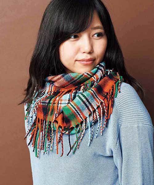 Live in comfort(リブインコンフォート)の「【大人気の10色展開スヌード☆】リブ イン コンフォート くるりと巻くだけ簡単チェックスヌード(ネックウォーマー/スヌード・レディース・ライトブルー/ダークグリーン/レッド/ホワイト×ブルー/ホワイト×ブラック/ブルー系その他/イエロー系その他/オレンジ系その他/グレー×ピンク/グリーン×オレンジ・ONE SIZE)」の10枚目の写真