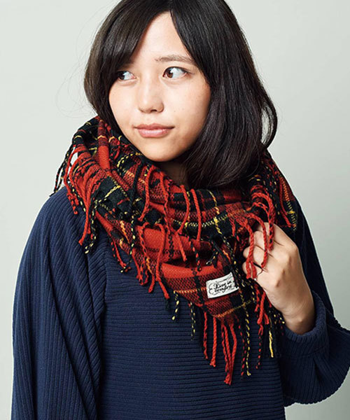 Live in comfort(リブインコンフォート)の「【大人気の10色展開スヌード☆】リブ イン コンフォート くるりと巻くだけ簡単チェックスヌード(ネックウォーマー/スヌード・レディース・ライトブルー/ダークグリーン/レッド/ホワイト×ブルー/ホワイト×ブラック/ブルー系その他/イエロー系その他/オレンジ系その他/グレー×ピンク/グリーン×オレンジ・ONE SIZE)」の9枚目の写真