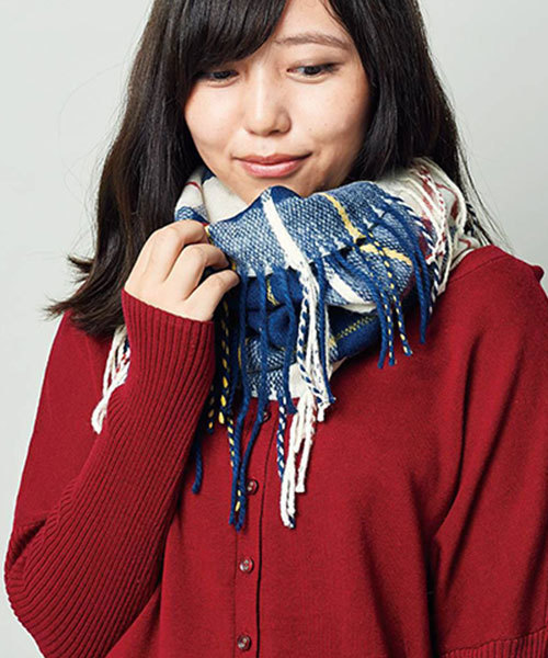 Live in comfort(リブインコンフォート)の「【大人気の10色展開スヌード☆】リブ イン コンフォート くるりと巻くだけ簡単チェックスヌード(ネックウォーマー/スヌード・レディース・ライトブルー/ダークグリーン/レッド/ホワイト×ブルー/ホワイト×ブラック/ブルー系その他/イエロー系その他/オレンジ系その他/グレー×ピンク/グリーン×オレンジ・ONE SIZE)」の12枚目の写真