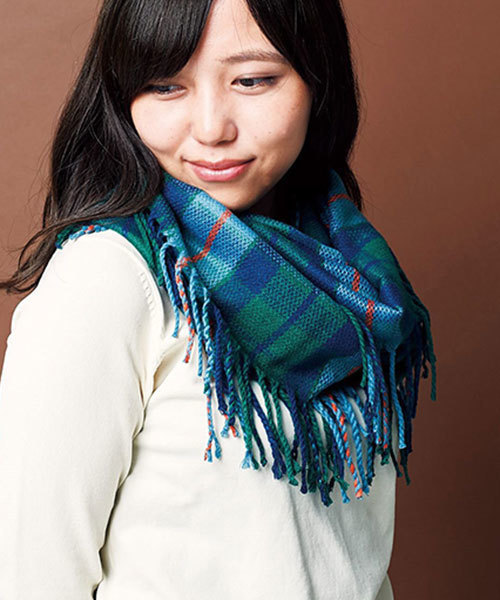 Live in comfort(リブインコンフォート)の「【大人気の10色展開スヌード☆】リブ イン コンフォート くるりと巻くだけ簡単チェックスヌード(ネックウォーマー/スヌード・レディース・ライトブルー/ダークグリーン/レッド/ホワイト×ブルー/ホワイト×ブラック/ブルー系その他/イエロー系その他/オレンジ系その他/グレー×ピンク/グリーン×オレンジ・ONE SIZE)」の16枚目の写真