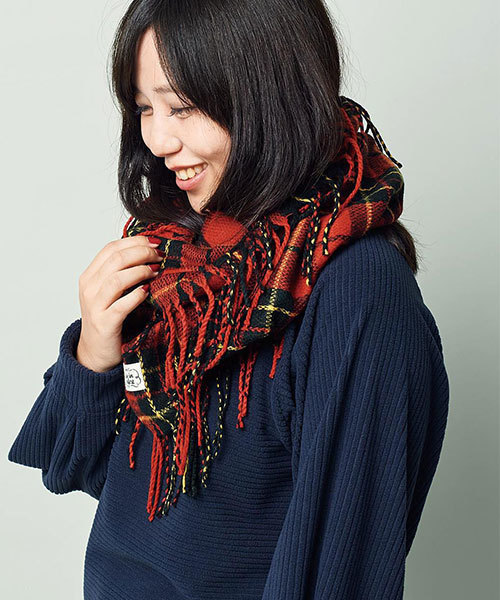 Live in comfort(リブインコンフォート)の「【大人気の10色展開スヌード☆】リブ イン コンフォート くるりと巻くだけ簡単チェックスヌード(ネックウォーマー/スヌード・レディース・ライトブルー/ダークグリーン/レッド/ホワイト×ブルー/ホワイト×ブラック/ブルー系その他/イエロー系その他/オレンジ系その他/グレー×ピンク/グリーン×オレンジ・ONE SIZE)」の20枚目の写真