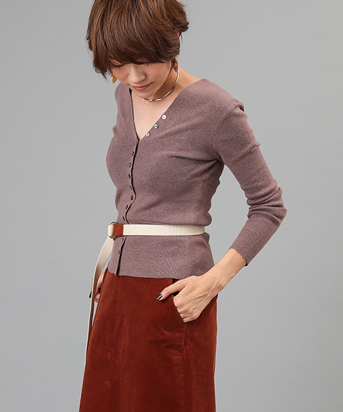 RIVE DROITE（リヴドロワ）の「2way釦付Vネックニット（ニット/セーター・レディース・ブラック/グレー/ベージュ・FREE）」の2枚目の写真