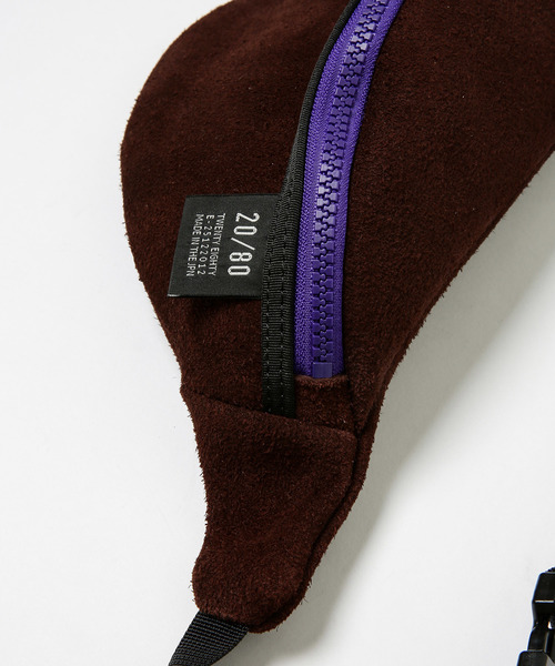 20/80（テゥエンティーエイティー）の「【20/80】トゥエンティーエイティー/COW SUEDE  WAIST BAG（ボディバッグ/ウエストポーチ・メンズ・ブラック/ブラウン/ブラック系その他/ライトグレー・FREE）」の5枚目の写真