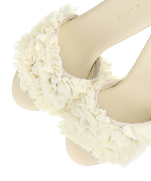 RANDA（ランダ）の「【足にフィットするよう履き心地を追求】フリル×ビジューウェッジサンダル（サンダル・レディース・アイボリー/ブラック/ピンク・S/M/L/LL）」の5枚目の写真