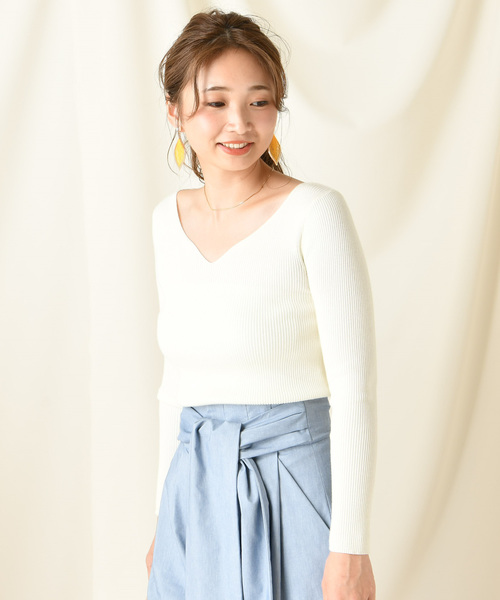 DouDou（ドゥドゥ）の「リブゆるVニット（ニット/セーター・レディース・ブラック/ブラウン/オフホワイト/グレイッシュベージュ/レッド/ブルー・FREE）」の2枚目の写真