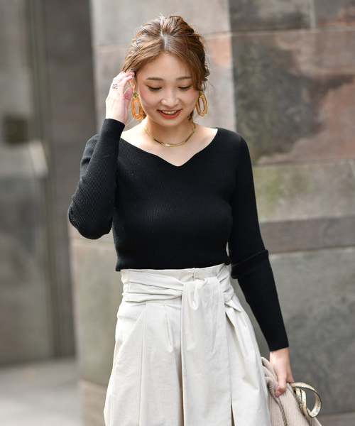 DouDou（ドゥドゥ）の「リブゆるVニット（ニット/セーター・レディース・ブラック/ブラウン/オフホワイト/グレイッシュベージュ/レッド/ブルー・FREE）」の3枚目の写真