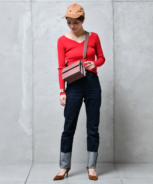 DouDou（ドゥドゥ）の「リブゆるVニット（ニット/セーター・レディース・ブラック/ブラウン/オフホワイト/グレイッシュベージュ/レッド/ブルー・FREE）」の15枚目の写真