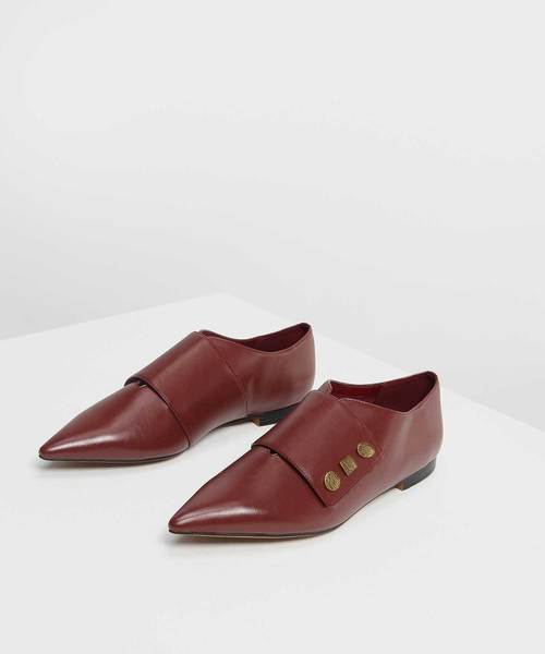 CHARLES & KEITH（チャールズ & キース）の「ビンテージボタンディテールポインテッドフラット / Vintage Button Detail Pointed Flats（スリッポン・レディース・ブラック/バーガンディー・23cm/23.5cm/24.5cm/25cm）」の11枚目の写真