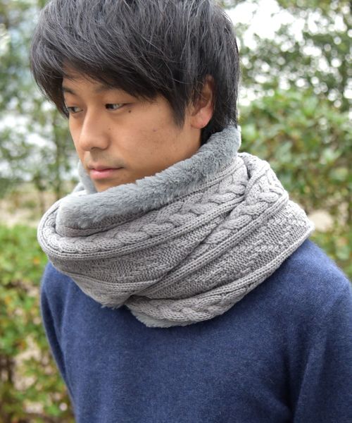 グレー ケーブル編み タートルネックスヌード⭐️used美品⭐️かぐれ SHIPS（シップス）の「SU: ケーブル ボア スヌード（ストール/ショール