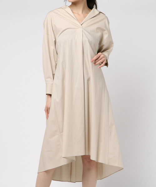 And A（アンドエー）の「And A アンドエー / オープンカラーVネック スキッパーロングワンピース シャツワンピース（ワンピース・レディース・ベージュ/オフホワイト/カーキ・1）」の2枚目の写真