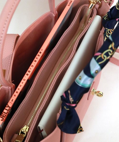 florist（フローリスト）の「【3way】スカーフ付き台形ハンドバッグ/ショルダーバッグ（ハンドバッグ・レディース・ホワイト/ブラック/ベージュ/ピンク/レッド/グレー・FREE）」の16枚目の写真