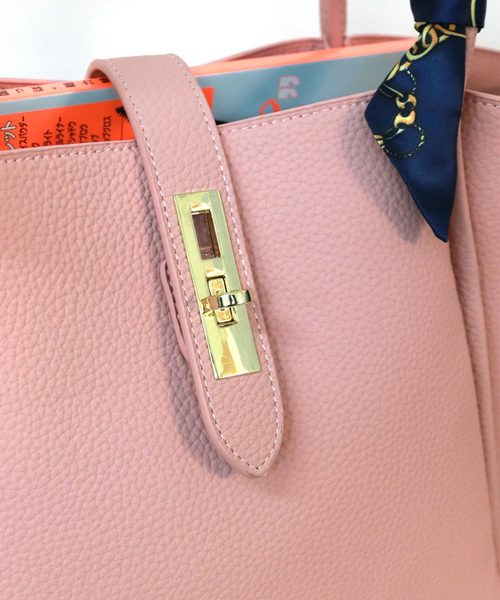 florist（フローリスト）の「【3way】スカーフ付き台形ハンドバッグ/ショルダーバッグ（ハンドバッグ・レディース・ホワイト/ブラック/ベージュ/ピンク/レッド/グレー・FREE）」の17枚目の写真