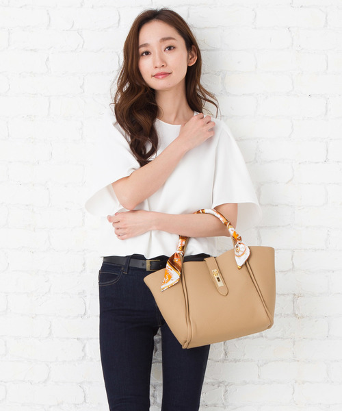 florist（フローリスト）の「【3way】スカーフ付き台形ハンドバッグ/ショルダーバッグ（ハンドバッグ・レディース・ホワイト/ブラック/ベージュ/ピンク/レッド/グレー・FREE）」の21枚目の写真