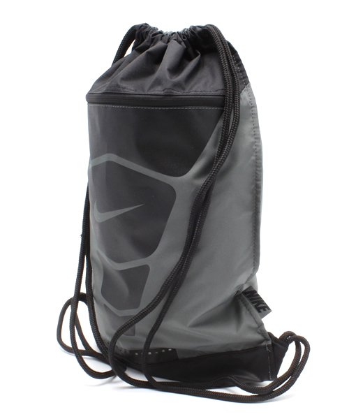 NIKE（ナイキ）の「ナイキ トレーニング ジムサック 巾着 NIKE TEAM TRAINING GYMSACK - V BA4728（バックパック/リュック・メンズ・ブラック/グリーン・ONE SIZE）」の3枚目の写真