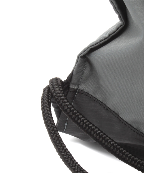 NIKE（ナイキ）の「ナイキ トレーニング ジムサック 巾着 NIKE TEAM TRAINING GYMSACK - V BA4728（バックパック/リュック・メンズ・ブラック/グリーン・ONE SIZE）」の8枚目の写真