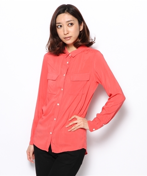 PLST(プラステ)の「レーヨン長袖スリムシャツ(シャツ/ブラウス・レディース・スカイブルー/サーモンピンク/オレンジ/オフホワイト・2)」の4枚目の写真