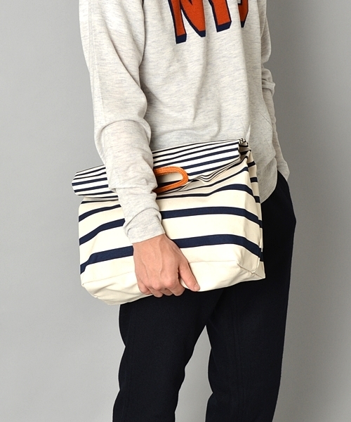 SHIPS（シップス）の「AMIACALVA: 【SHIPS別注】ペーパー バッグ■（クラッチバッグ・メンズ・ネイビー/ベージュ/キャメル/グリーン/ダークブルー/その他/ブルー/ホワイト/ブラック・ONE SIZE）」の8枚目の写真