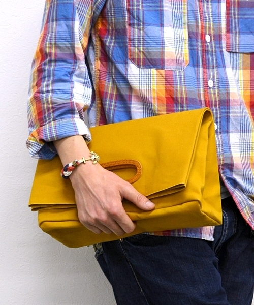 SHIPS（シップス）の「AMIACALVA: 【SHIPS別注】ペーパー バッグ■（クラッチバッグ・メンズ・ネイビー/ベージュ/キャメル/グリーン/ダークブルー/その他/ブルー/ホワイト/ブラック・ONE SIZE）」の9枚目の写真