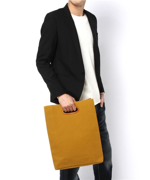 SHIPS（シップス）の「AMIACALVA: 【SHIPS別注】ペーパー バッグ■（クラッチバッグ・メンズ・ネイビー/ベージュ/キャメル/グリーン/ダークブルー/その他/ブルー/ホワイト/ブラック・ONE SIZE）」の21枚目の写真