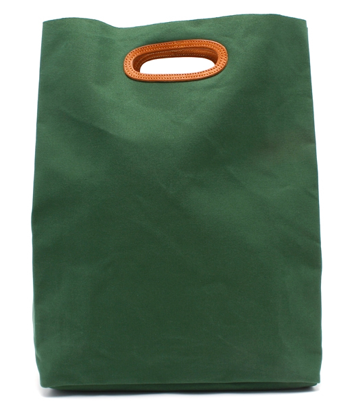 SHIPS（シップス）の「AMIACALVA: 【SHIPS別注】ペーパー バッグ■（クラッチバッグ・メンズ・ネイビー/ベージュ/キャメル/グリーン/ダークブルー/その他/ブルー/ホワイト/ブラック・ONE SIZE）」の14枚目の写真