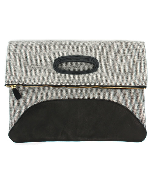 SHIPS for women（シップスフォーウィメン）の「 【CLASSY.12月号掲載】MORMYRUS: コットン×レザー 2WAYクラッチ（クラッチバッグ・レディース・ナチュラル/ブラック・ONE SIZE）」の2枚目の写真