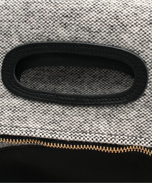 SHIPS for women（シップスフォーウィメン）の「 【CLASSY.12月号掲載】MORMYRUS: コットン×レザー 2WAYクラッチ（クラッチバッグ・レディース・ナチュラル/ブラック・ONE SIZE）」の8枚目の写真