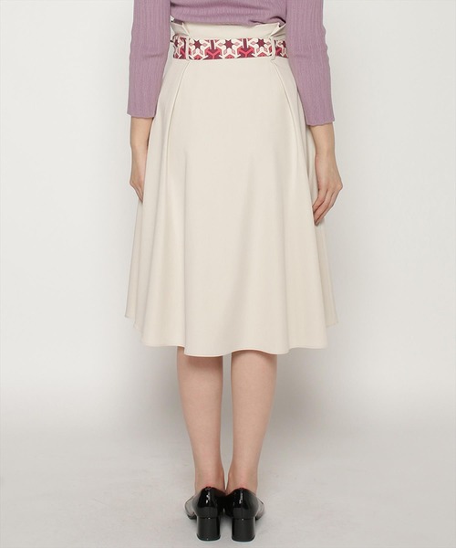 flared skirt vertaling