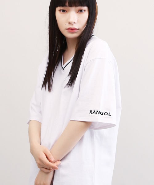 KANGOL（カンゴール）の「KANGOL / カンゴール 別注 コラボ ロゴ 刺繍 ビッグシルエット 半袖 Tシャツ（Tシャツ/カットソー・メンズ・ブラック系その他2/ブラック系その他3/ブラック系その他4/ブラック系その他5/ベージュ系その他2/ベージュ系その他3/ブルー系その他2/ホワイト系その他5/ホワイト/ブラック/ダークグリーン/ベージュ/ネイビー/ブラウン/ピンク/ホワイト系その他/ブラック系その他/ベージュ系その他/グリーン系その他/ブルー系その他/ピンク系その他/ホワイト系その他2/ホワイト系その他3/ホワイト系その他4/ホワイト系その他6/ブラック系その他7/ホワイト系その他7/ブラック系その他6/グリーン系その他3/グリーン系その他2/グレー系その他/その他1/グレー系その他2/その他2/サンドグレー/グレー系その他3/グレー系その他4/グレー系その他5・SMALL/MEDIUM/LARGE/X-LARGE）」の6枚目の写真