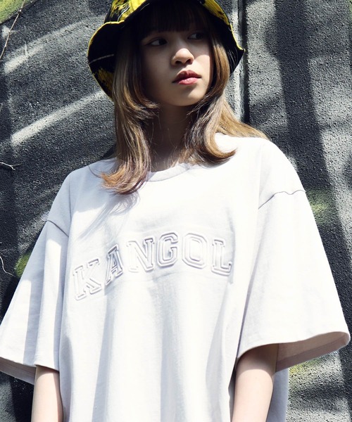 KANGOL（カンゴール）の「KANGOL / カンゴール 別注 コラボ ロゴ 刺繍 ビッグシルエット 半袖 Tシャツ（Tシャツ/カットソー・メンズ・ブラック系その他2/ブラック系その他3/ブラック系その他4/ブラック系その他5/ベージュ系その他2/ベージュ系その他3/ブルー系その他2/ホワイト系その他5/ホワイト/ブラック/ダークグリーン/ベージュ/ネイビー/ブラウン/ピンク/ホワイト系その他/ブラック系その他/ベージュ系その他/グリーン系その他/ブルー系その他/ピンク系その他/ホワイト系その他2/ホワイト系その他3/ホワイト系その他4/ホワイト系その他6/ブラック系その他7/ホワイト系その他7/ブラック系その他6/グリーン系その他3/グリーン系その他2/グレー系その他/その他1/グレー系その他2/その他2/サンドグレー/グレー系その他3/グレー系その他4/グレー系その他5・SMALL/MEDIUM/LARGE/X-LARGE）」の19枚目の写真