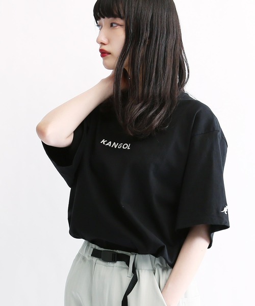 KANGOL（カンゴール）の「KANGOL / カンゴール 別注 コラボ ロゴ 刺繍 ビッグシルエット 半袖 Tシャツ（Tシャツ/カットソー・メンズ・ブラック系その他2/ブラック系その他3/ブラック系その他4/ブラック系その他5/ベージュ系その他2/ベージュ系その他3/ブルー系その他2/ホワイト系その他5/ホワイト/ブラック/ダークグリーン/ベージュ/ネイビー/ブラウン/ピンク/ホワイト系その他/ブラック系その他/ベージュ系その他/グリーン系その他/ブルー系その他/ピンク系その他/ホワイト系その他2/ホワイト系その他3/ホワイト系その他4/ホワイト系その他6/ブラック系その他7/ホワイト系その他7/ブラック系その他6/グリーン系その他3/グリーン系その他2/グレー系その他/その他1/グレー系その他2/その他2/サンドグレー/グレー系その他3/グレー系その他4/グレー系その他5・SMALL/MEDIUM/LARGE/X-LARGE）」の10枚目の写真