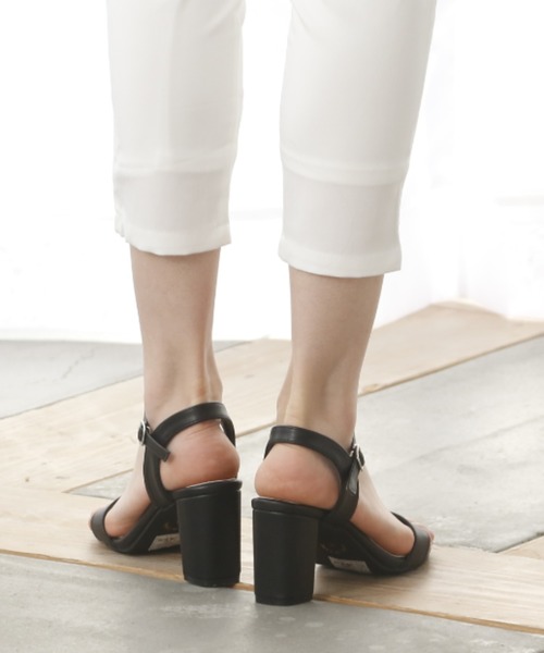 minky me!（ミンキーミー）の「アンクルストラップセットバックヒールサンダル（サンダル・レディース・シルバー/パープル系その他3/パイソン/ホワイト系その他2/イエロー系その他5/ブラック系その他2/ベージュ系その他2/ゴールド/グレー系その他3/ブラック系その他3/ピンク系その他5/イエロー系その他3/エメラルドブルー・L/LL/XL/M/SS/S）」の22枚目の写真