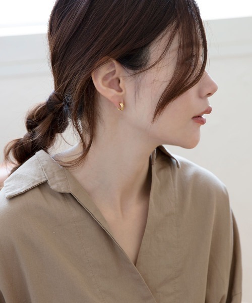 colleca la（コレカラ）の「miniループフィット・サイドラインフープイヤリング（イヤリング・レディース・シルバー/ゴールド/ピンクゴールド・ﾌﾘ-）」の4枚目の写真