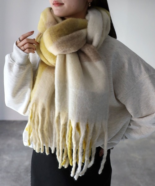 Riberry（リベリー）の「チェック柄ボリュームマフラー（マフラー・レディース・ピンク/ブラウン/ブラック/ブルー/ベージュ/コバルトブルー/イエロー/コーラルピンク/ライトブルー/ライトイエロー/フューシャピンク/ボルドー/グリーン/サックスブルー/レッド/ベビーピンク/ライトグリーン/クリアイエロー/モスグリーン/ネイビー/パープル/スカイブルー・FREE）」の15枚目の写真