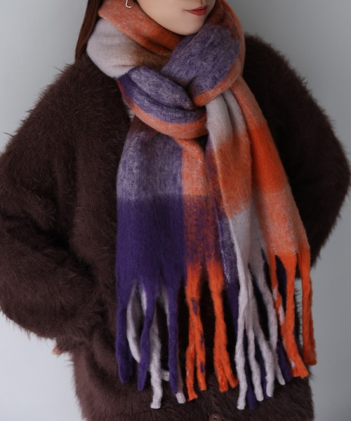 Riberry（リベリー）の「チェック柄ボリュームマフラー（マフラー・レディース・ピンク/ブラウン/ブラック/ブルー/ベージュ/コバルトブルー/イエロー/コーラルピンク/ライトブルー/ライトイエロー/フューシャピンク/ボルドー/グリーン/サックスブルー/レッド/ベビーピンク/ライトグリーン/クリアイエロー/モスグリーン/ネイビー/パープル/スカイブルー・FREE）」の13枚目の写真