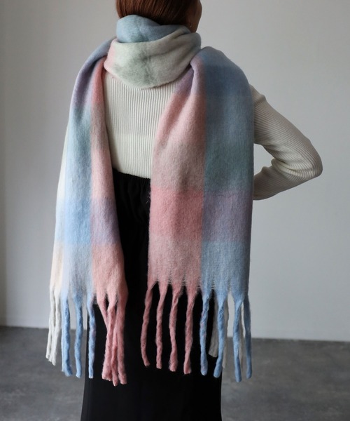 Riberry（リベリー）の「チェック柄ボリュームマフラー（マフラー・レディース・ピンク/ブラウン/ブラック/ブルー/ベージュ/コバルトブルー/イエロー/コーラルピンク/ライトブルー/ライトイエロー/フューシャピンク/ボルドー/グリーン/サックスブルー/レッド/ベビーピンク/ライトグリーン/クリアイエロー/モスグリーン/ネイビー/パープル/スカイブルー・FREE）」の18枚目の写真