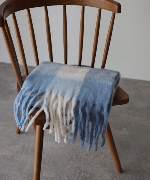 Riberry（リベリー）の「チェック柄ボリュームマフラー（マフラー・レディース・ピンク/ブラウン/ブラック/ブルー/ベージュ/コバルトブルー/イエロー/コーラルピンク/ライトブルー/ライトイエロー/フューシャピンク/ボルドー/グリーン/サックスブルー/レッド/ベビーピンク/ライトグリーン/クリアイエロー/モスグリーン/ネイビー/パープル/スカイブルー・FREE）」の10枚目の写真