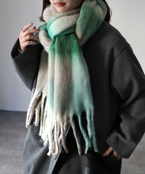 Riberry（リベリー）の「チェック柄ボリュームマフラー（マフラー・レディース・ピンク/ブラウン/ブラック/ブルー/ベージュ/コバルトブルー/イエロー/コーラルピンク/ライトブルー/ライトイエロー/フューシャピンク/ボルドー/グリーン/サックスブルー/レッド/ベビーピンク/ライトグリーン/クリアイエロー/モスグリーン/ネイビー/パープル/スカイブルー・FREE）」の6枚目の写真