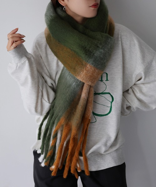 Riberry（リベリー）の「チェック柄ボリュームマフラー（マフラー・レディース・ピンク/ブラウン/ブラック/ブルー/ベージュ/コバルトブルー/イエロー/コーラルピンク/ライトブルー/ライトイエロー/フューシャピンク/ボルドー/グリーン/サックスブルー/レッド/ベビーピンク/ライトグリーン/クリアイエロー/モスグリーン/ネイビー/パープル/スカイブルー・FREE）」の7枚目の写真