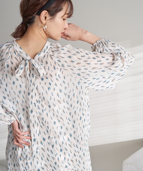 ROPE' PICNIC(ロペピクニック)の「【一部店舗限定】【Mon E’toile】ボウタイブラウス(シャツ/ブラウス・レディース・チャコールグレー/ベージュ・38)」の2枚目の写真