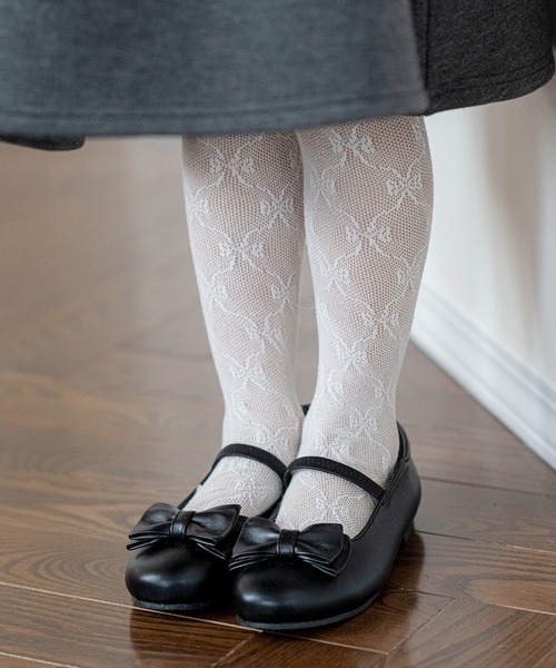 Catherine Cottage（キャサリンコテージ）の「ゴムストラップリボンシューズ（バレエシューズ・キッズ・ブラック/ブラック系その他/シルバー/オフホワイト・20/17/19/14/21/18）」の10枚目の写真