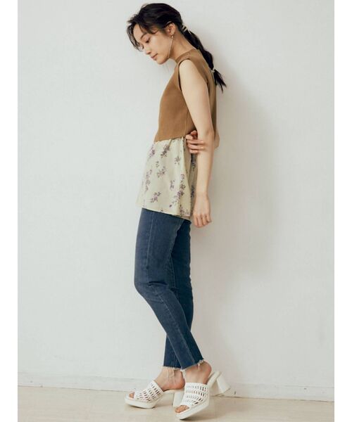 MURUA(ムルーア)の「ブラーフラワーレイヤードトップス(ニット/セーター・レディース・ブラック/ベージュ・FREE)」の3枚目の写真