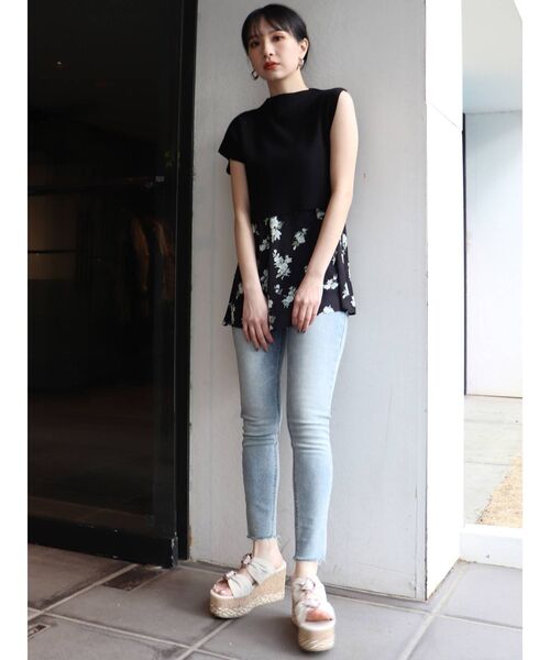 MURUA(ムルーア)の「ブラーフラワーレイヤードトップス(ニット/セーター・レディース・ブラック/ベージュ・FREE)」の13枚目の写真